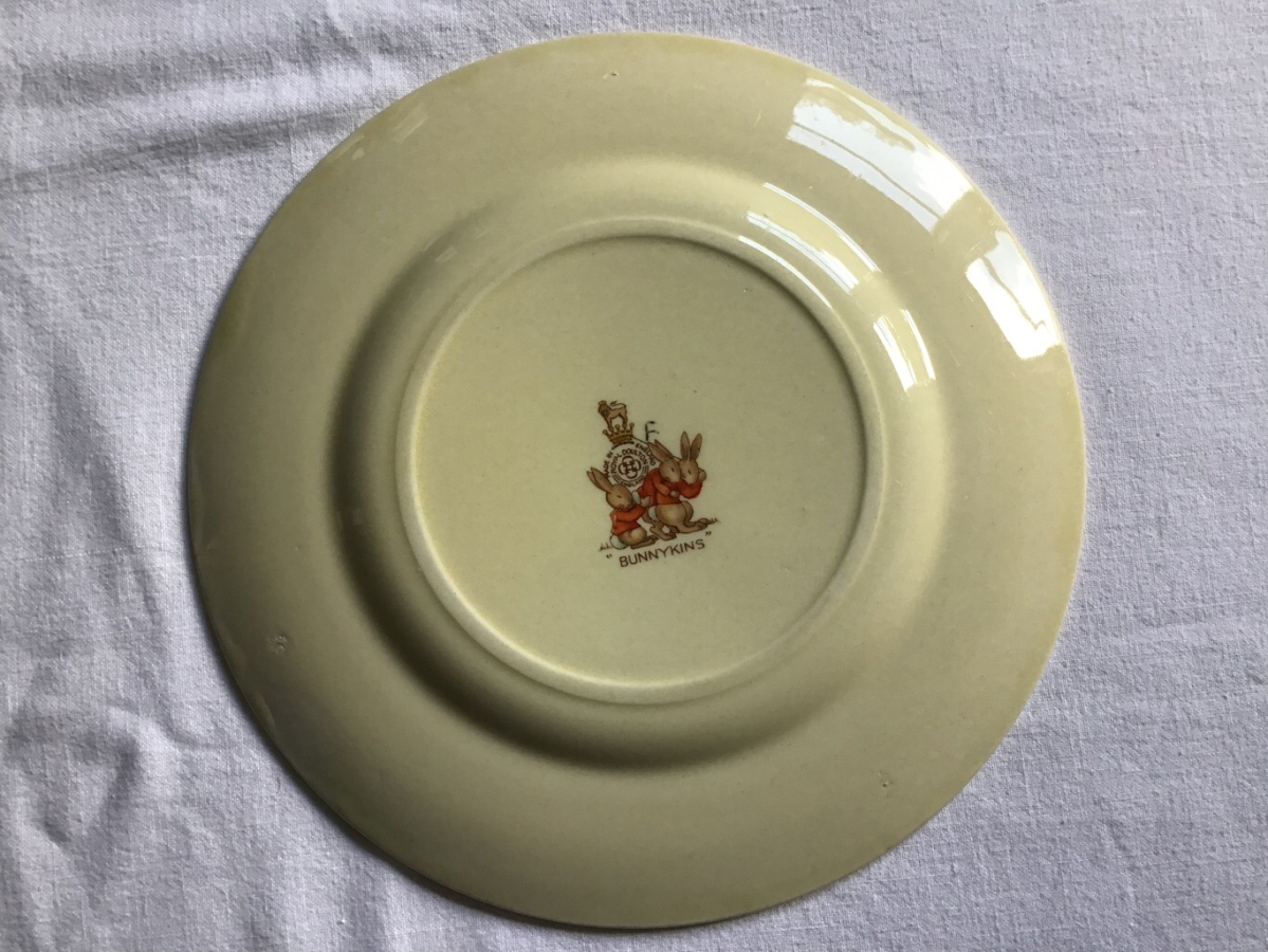 Royal Doulton Bunnykins small plate Feeding the baby signed